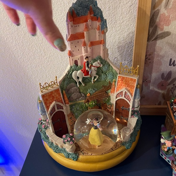 Disneyland Exclusive 3 in 1 Musical Snow Globe Aurora, Cinderella and Snow White - Picture 11 of 11